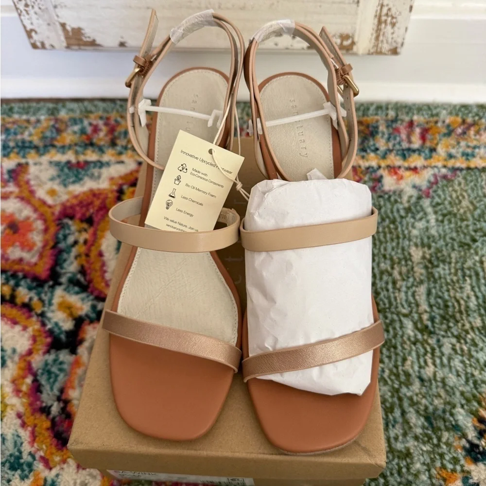 New in Box Sanctuary Tan and Cream Wedge Sandals Wink Size 9.5